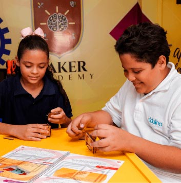 Crianças na Maker Academy